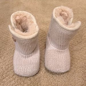 UGG size 2/3 USA, Baby Cream Cable Velcro closure with button detail.